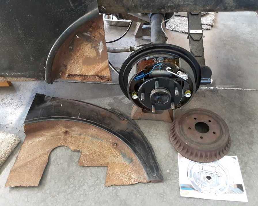 509 052021 Left rear brake installed and fenders bobbed.jpg