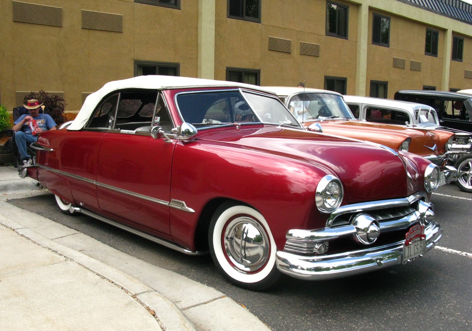 51 FORD BACK TO THE 50'S 2011 FRIDAY .jpg