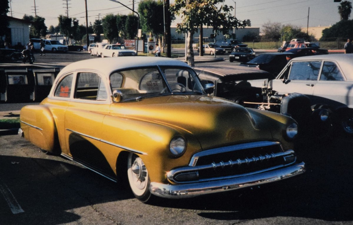 52 Chevy mooneyes 98.jpg