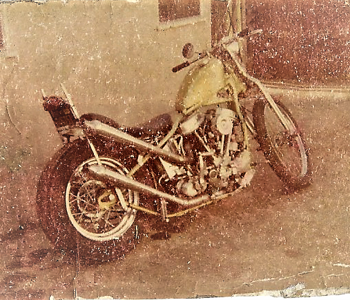 '52 Panhead.png