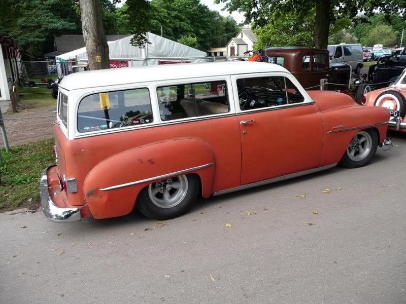 52 Suburban.jpg