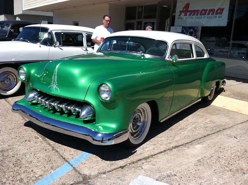 53 Chevy wht over green.jpg