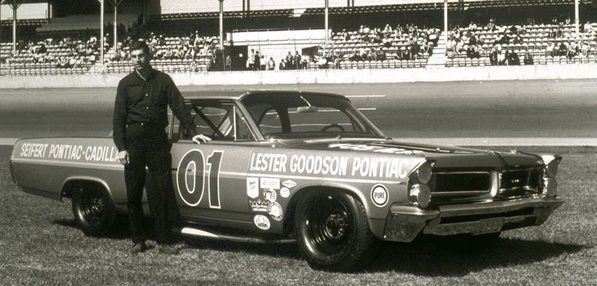 54a Paul Goldsmith poses wit.JPG