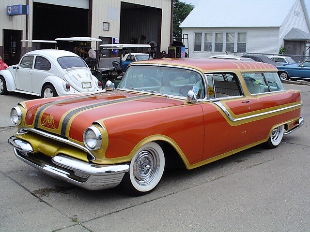 55 PONTIAC SAFARI WAGON DRIVING.jpg