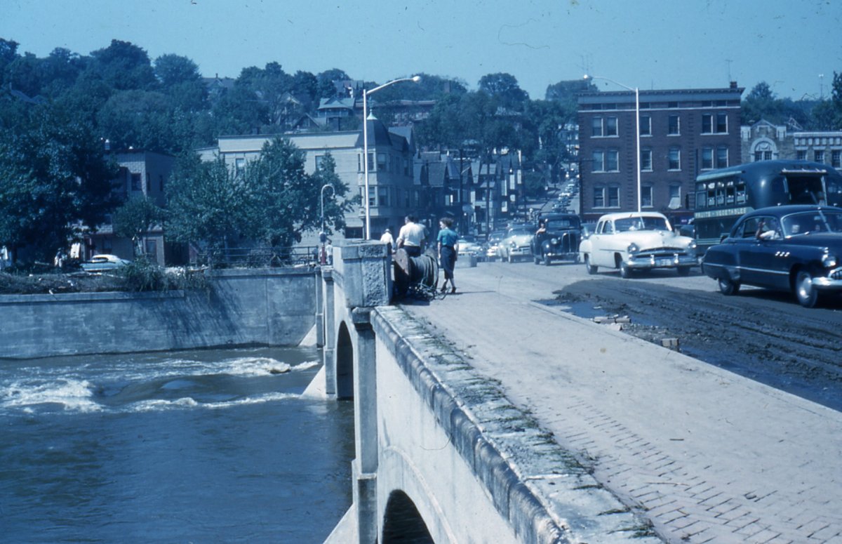 55flood bridge near rvrsde st.jpg