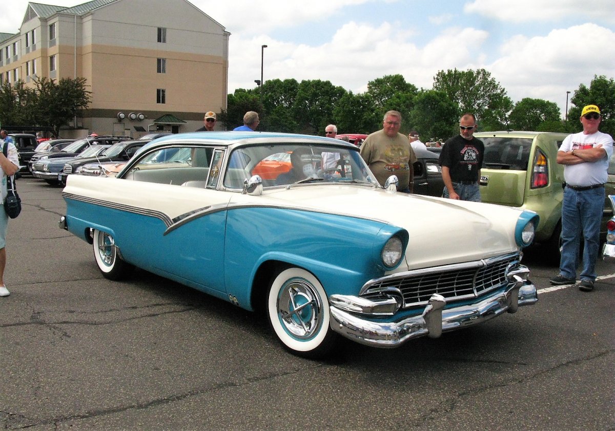 56 FORD FRONT BACK TO THE 50'S 2011 FRIDAY .jpg