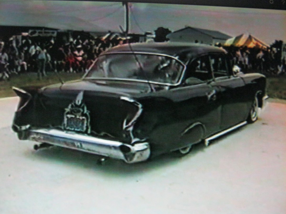 57 Chevy Lost in the 50s e SRFLRS 88.JPG