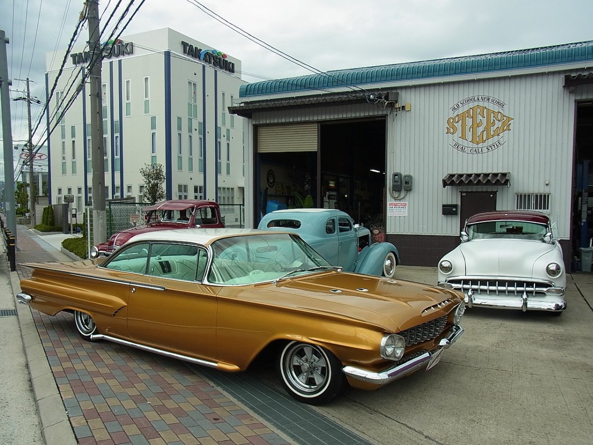 60 Chevy gold side.jpg