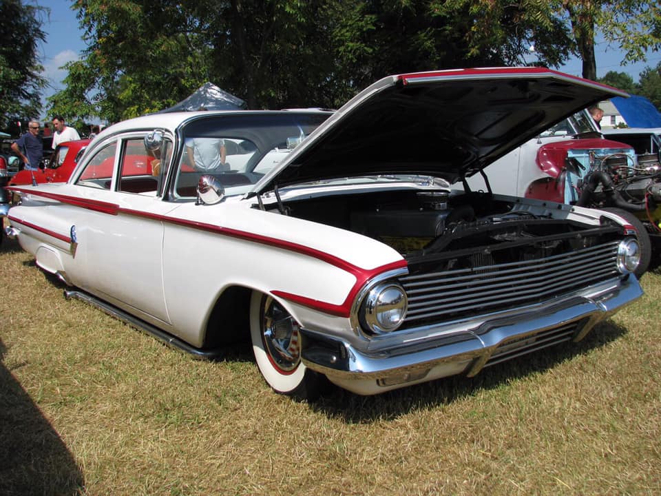 60 Chevy white red scallops.jpg