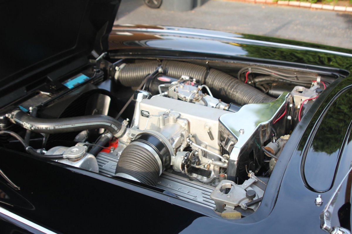62 Vette FI engine.jpg