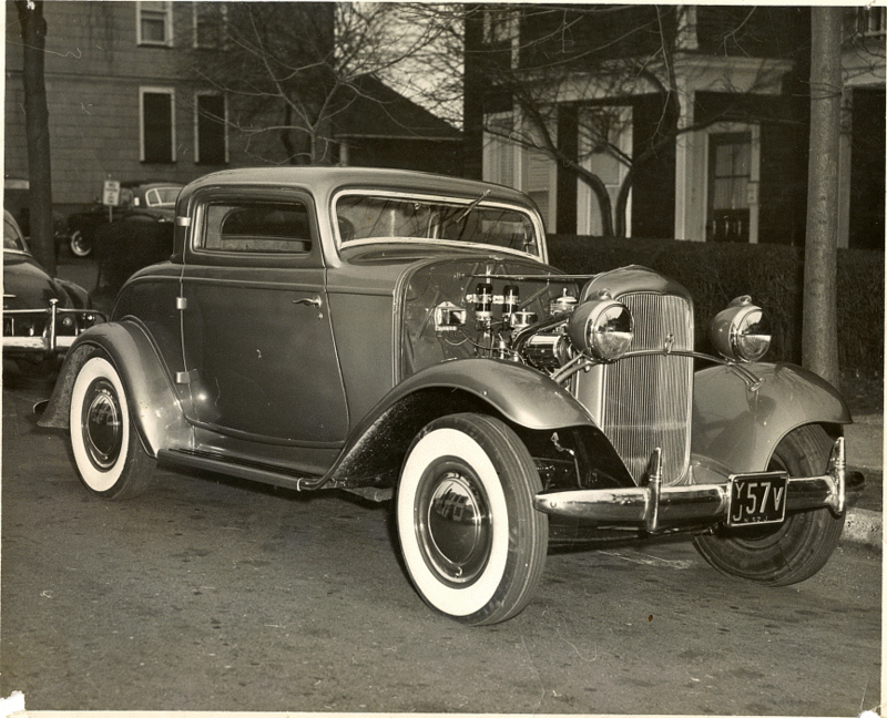 800px-Andy-kassa-1932-ford-full-fendered.gif