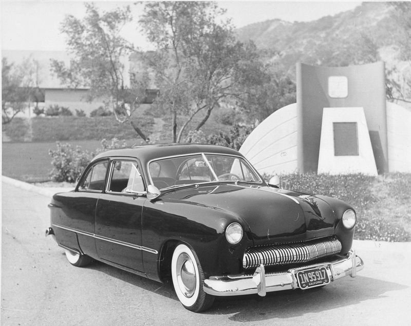 800px-Dave-peters-1949-ford.jpeg