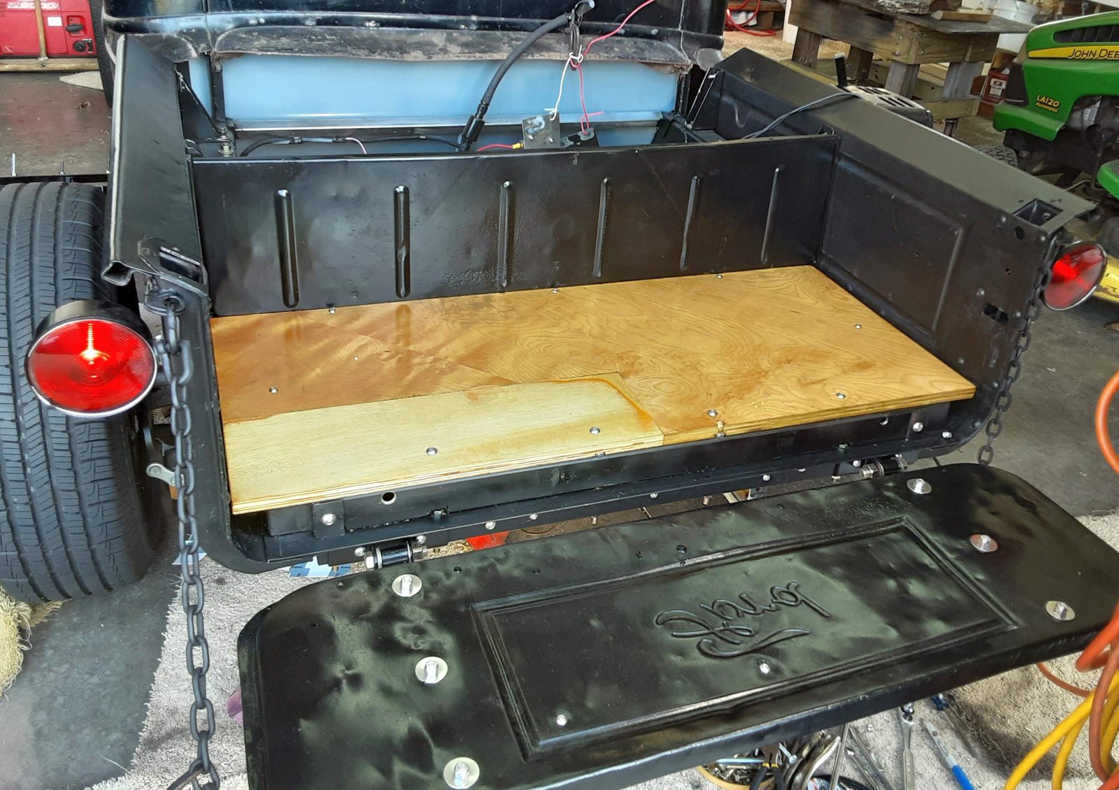 872 022723 Tailgate and bed reassembly complete.jpg