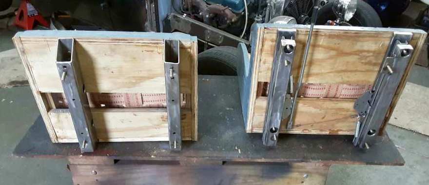 884 033123 Both seats mounting rails in steel.jpg