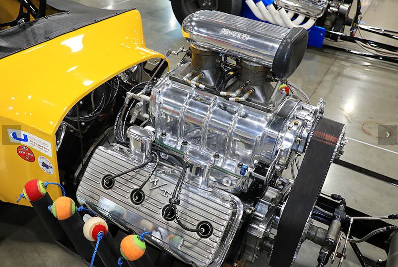 8a newhouse special hemi int.JPG