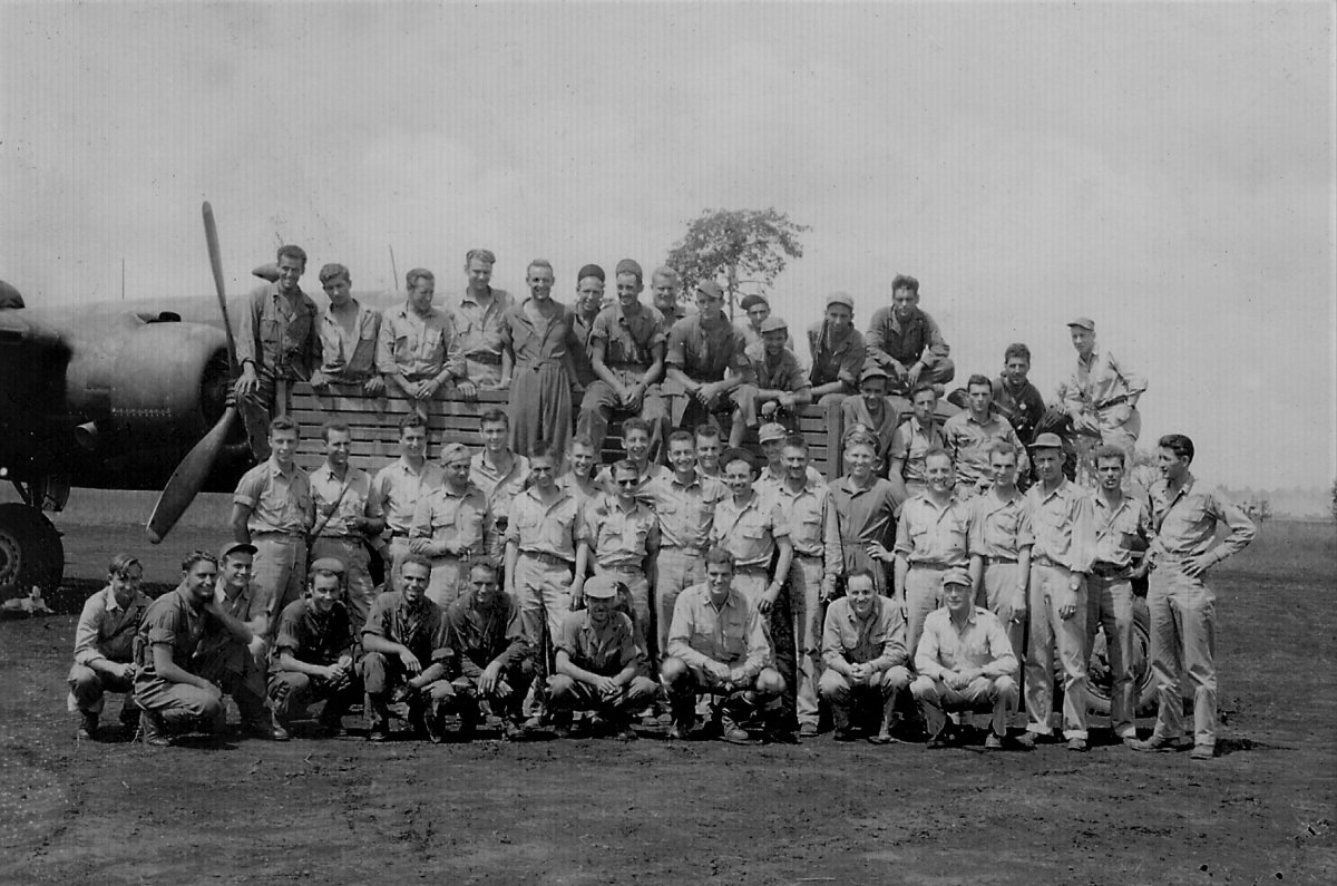 8th Sqdn Wewak Crews.jpg
