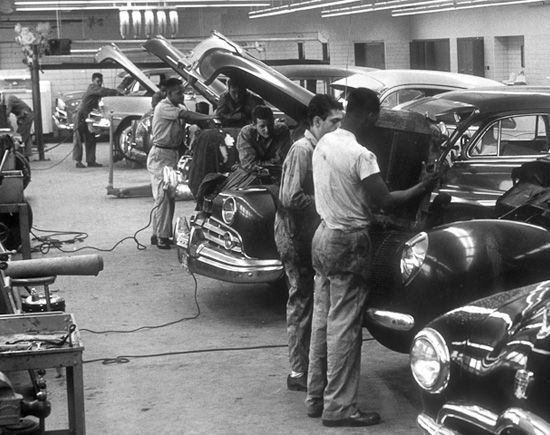 95666ade02cf2ecb38546f47ca60de25--auto-mechanic-car-dealerships.jpg