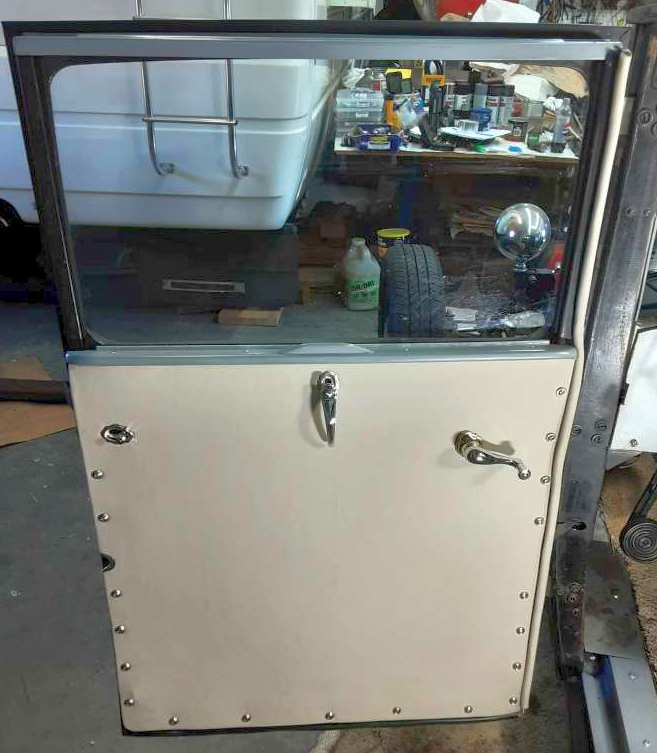 989 021824 Driver's side door panel complete.jpg