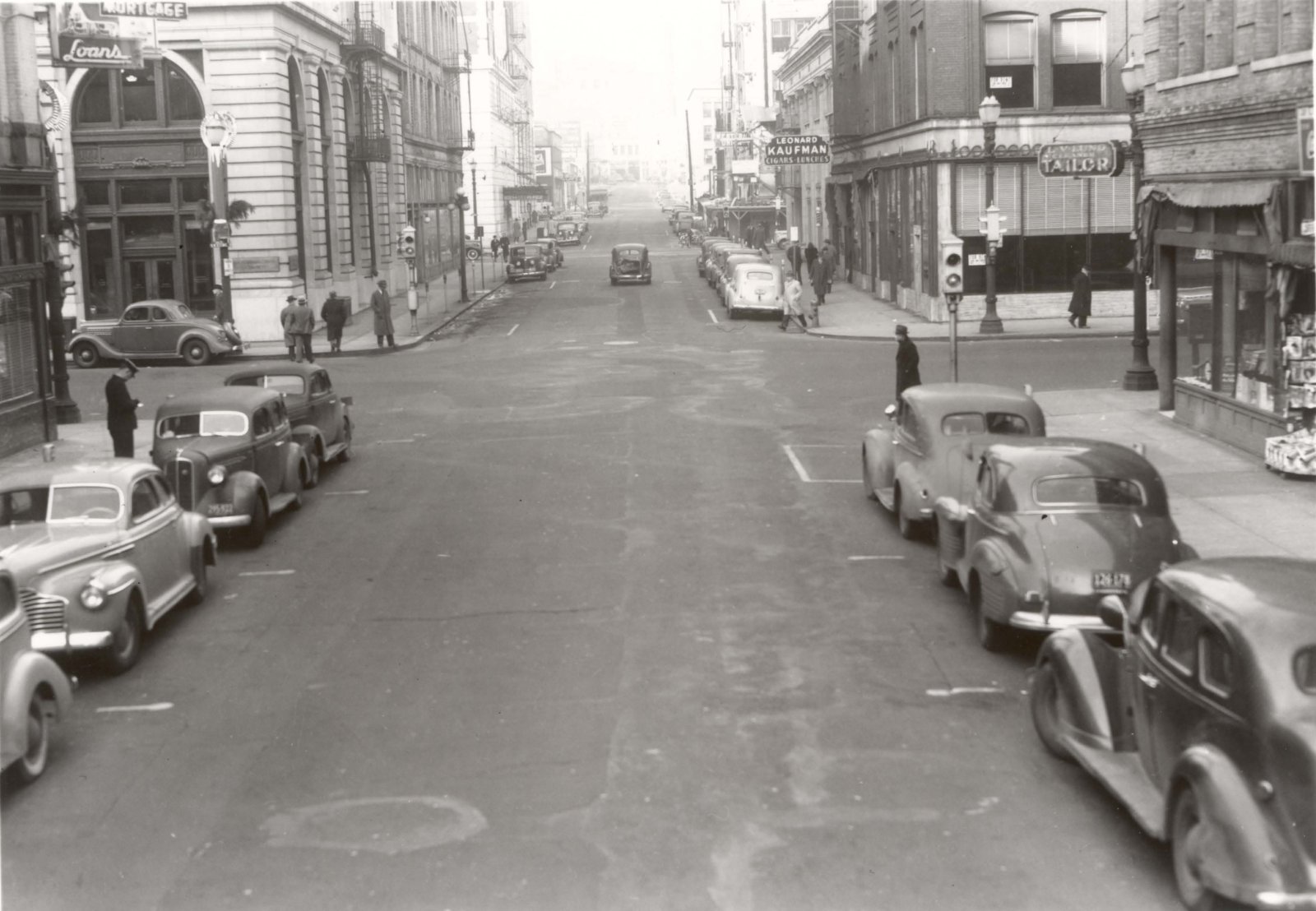 a2005-001-488-sw-oak-west-to-6th-1937.jpg