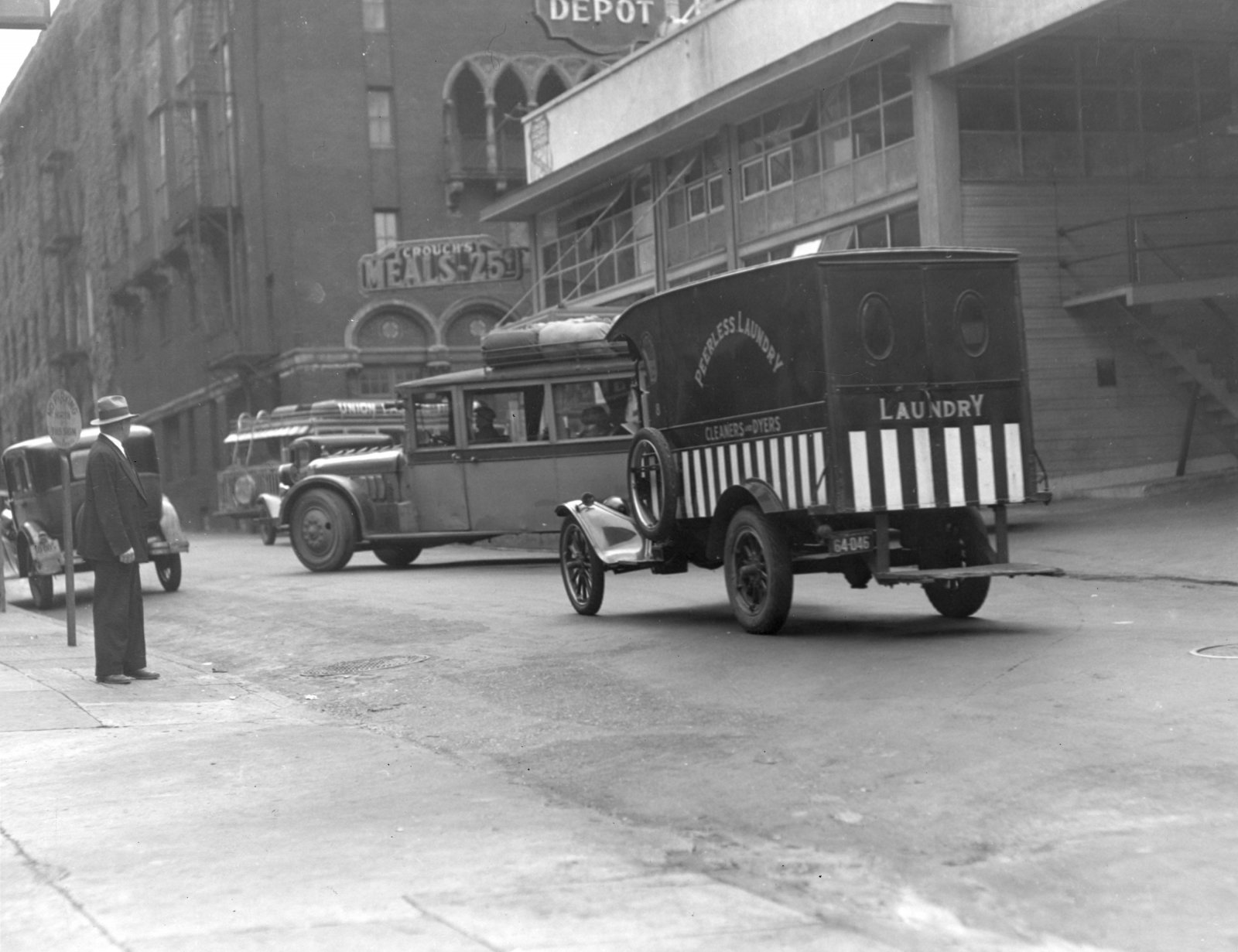 a2005-001-496-sw-park-ave-looking-south-to-taylor-1933.jpg