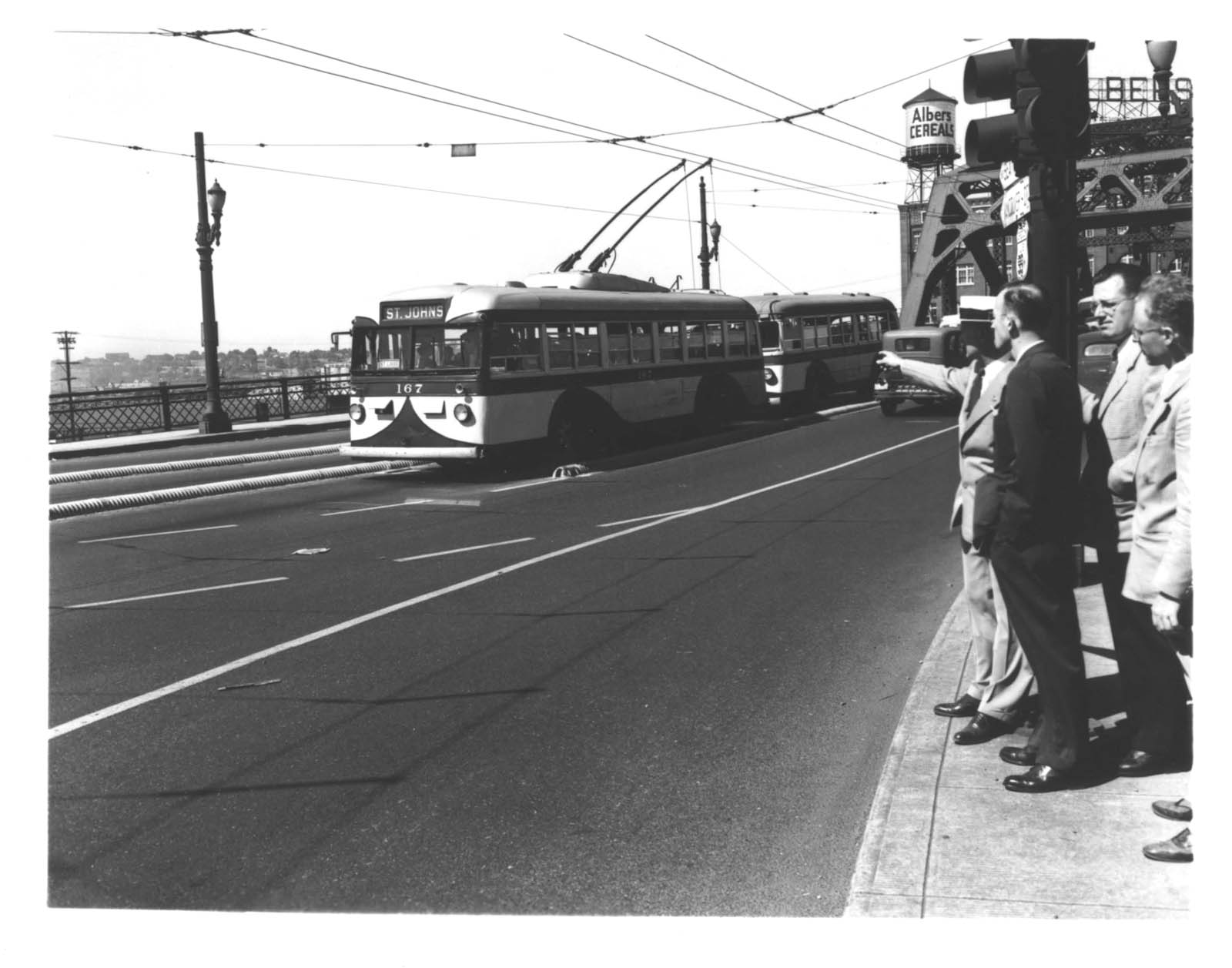 a2005-001-67-broadway-bridge-ramp-west-end-bridge-1947.jpg