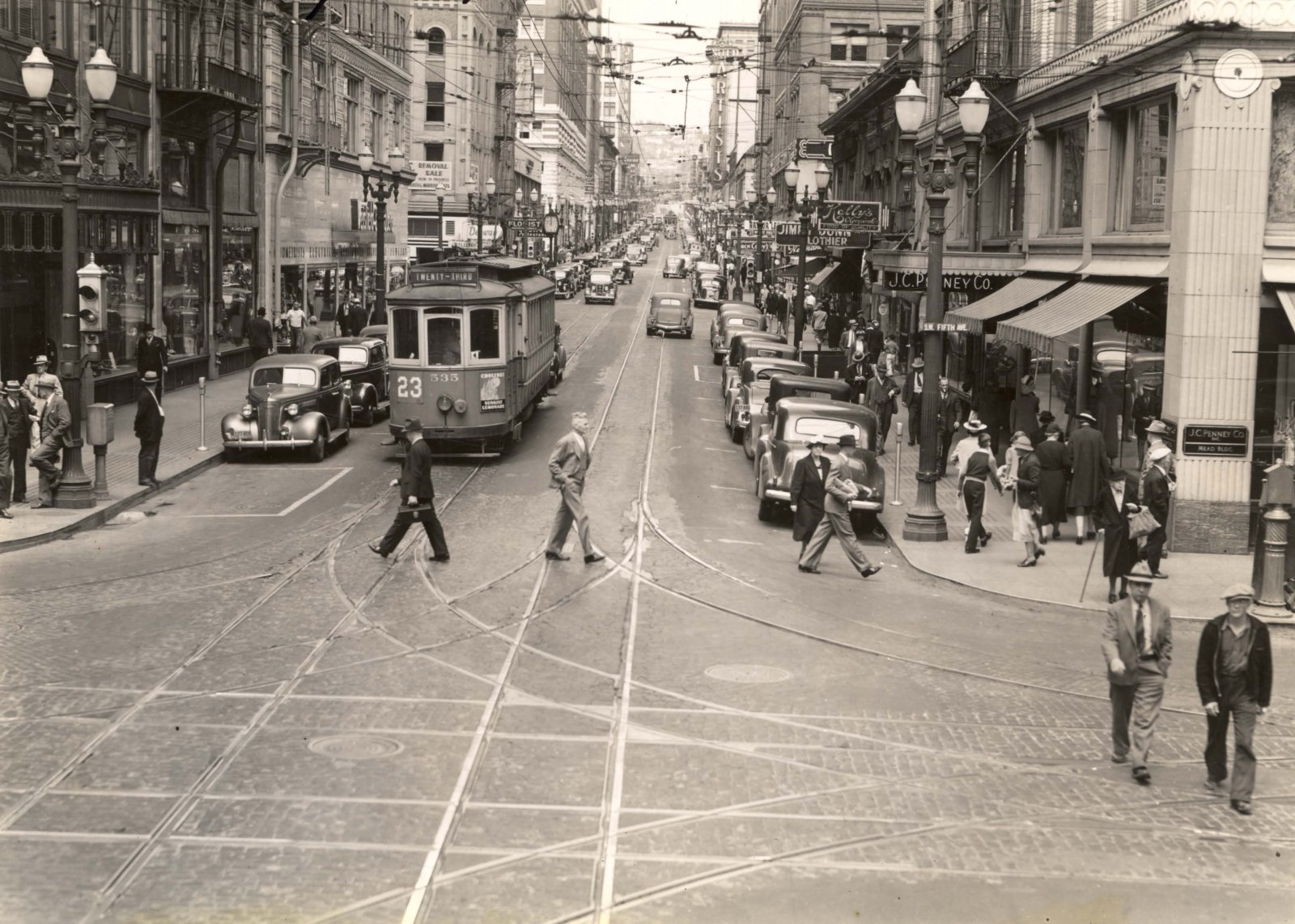 a2005-001-692-sw-washington-st-west-from-5th-ave-1939.jpg