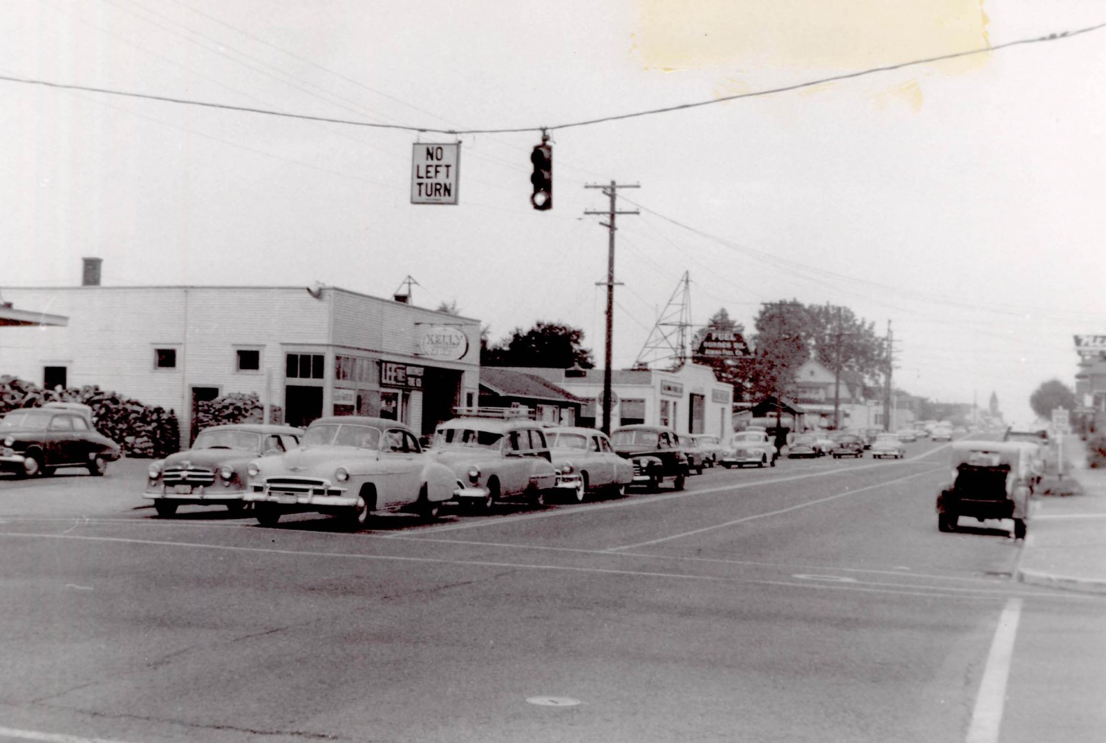 a2005-001-708-ne-broadway-westbound-from-33rd-ave-1953.jpg