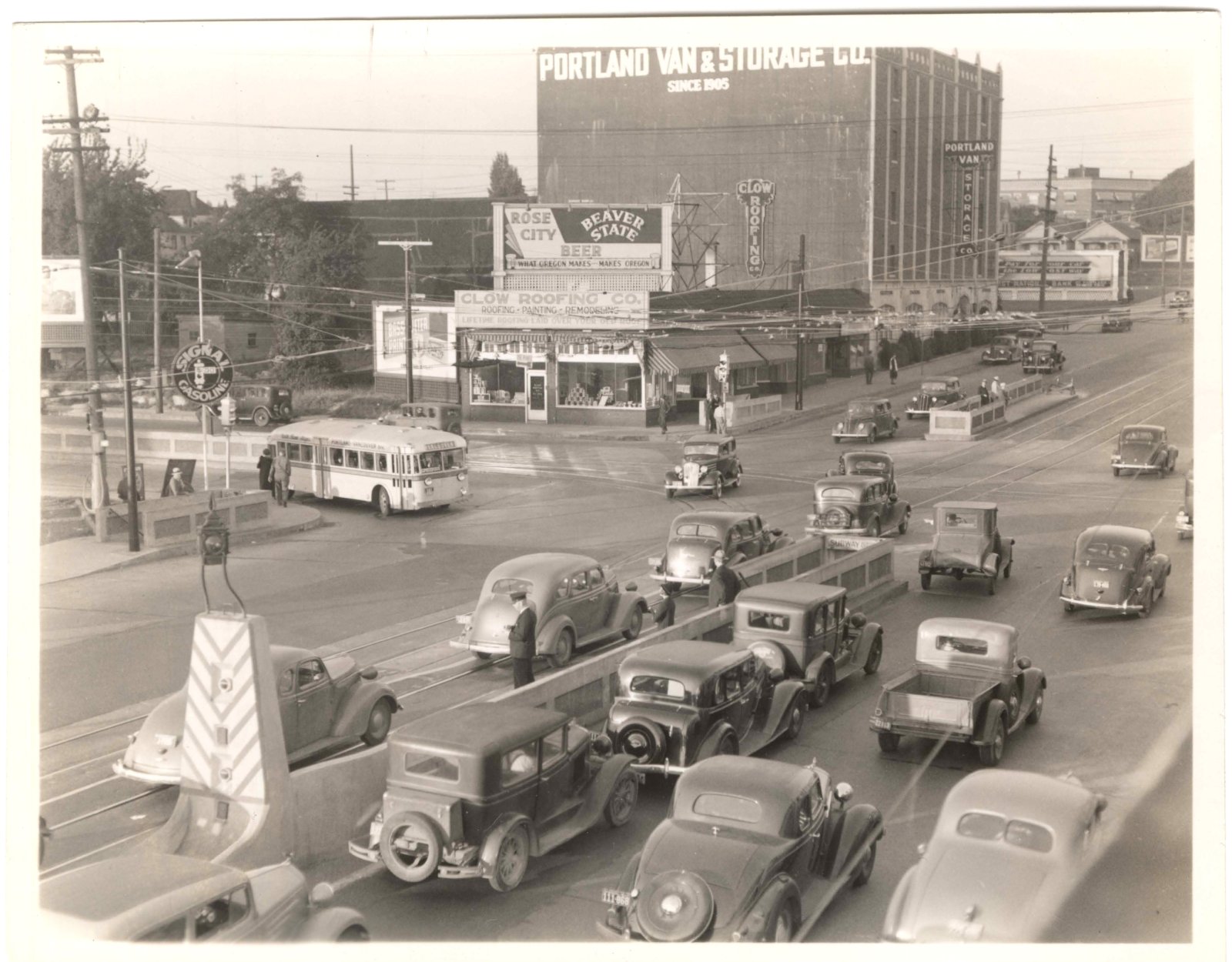 a2005-001-78-n-broadway-at-larrabee-1937.jpg