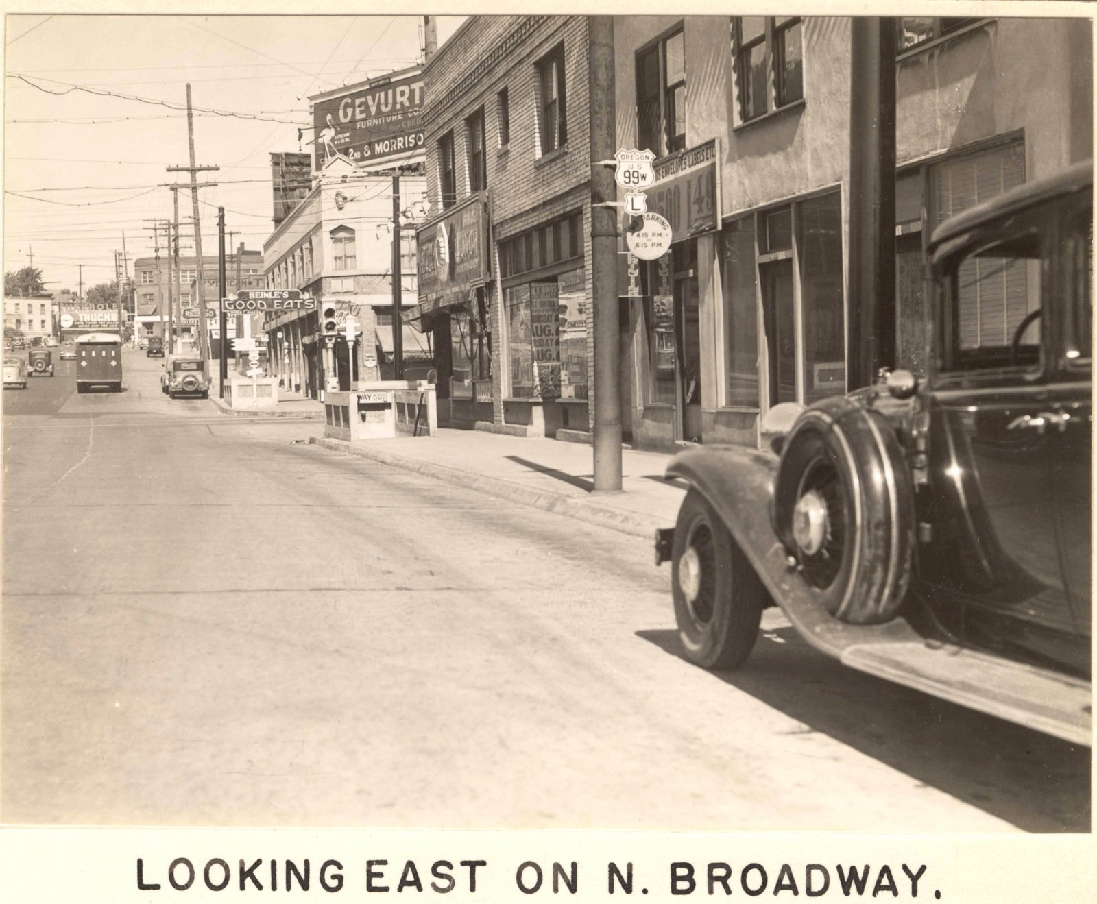 a2005-001-81-n-broadway-east-to-larrabee-1937.jpg