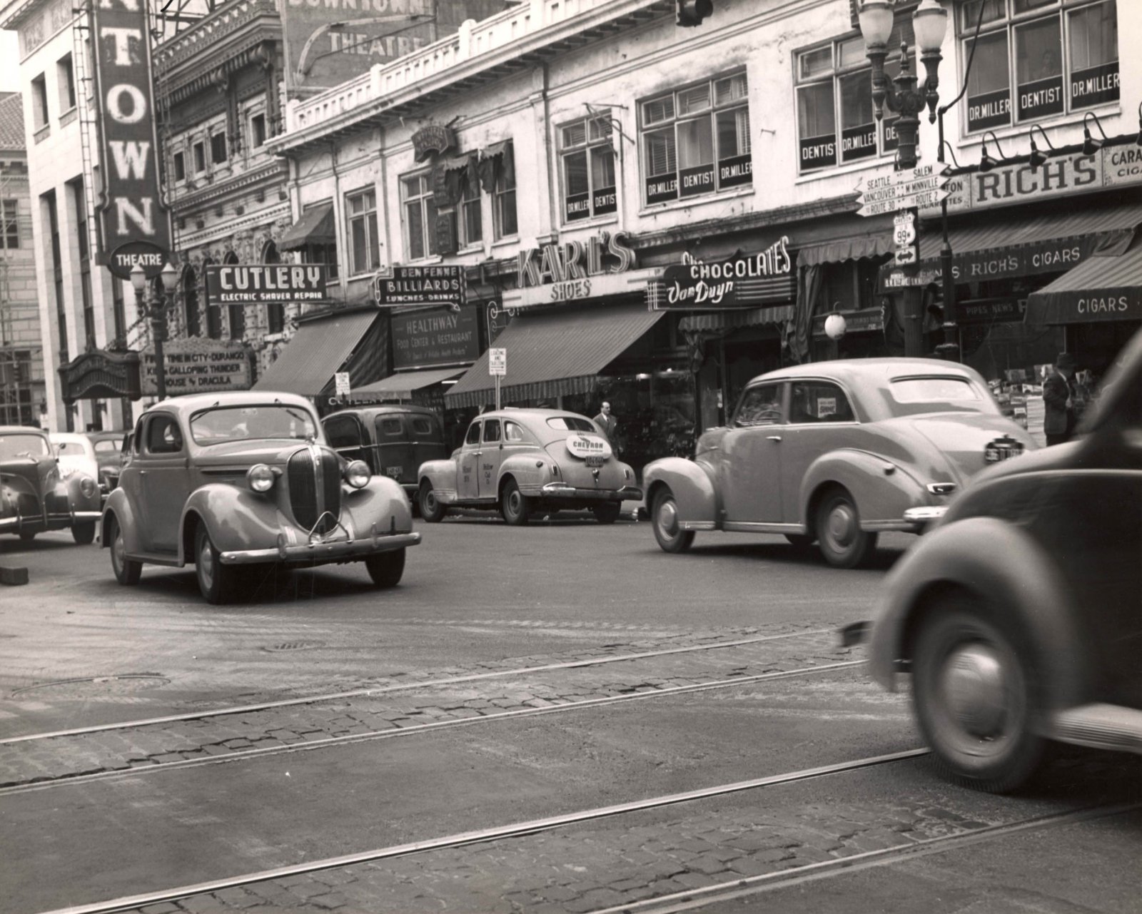 a2005-001-918-sw-6th-and-washington-north-to-stark-1946.jpg