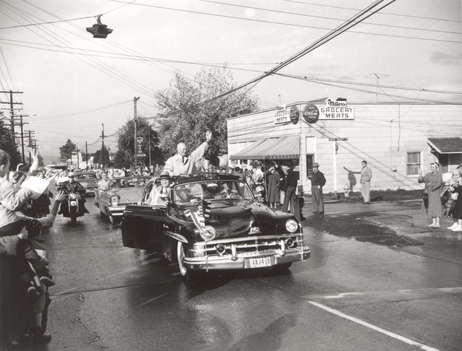 a2005-005-528-3-president-eisenhower-at-ne-42nd-prescott-1956.jpg