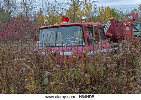 abandoned-fire-truck-h64hdb.jpeg