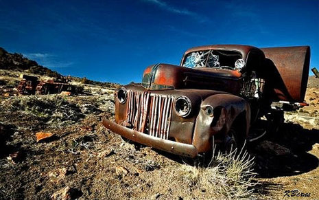 abandoned-old-truck-in-the-desert.jpg