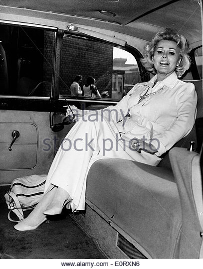 actress-zsa-zsa-gabor-rides-in-a-car-e0rxn6.jpg