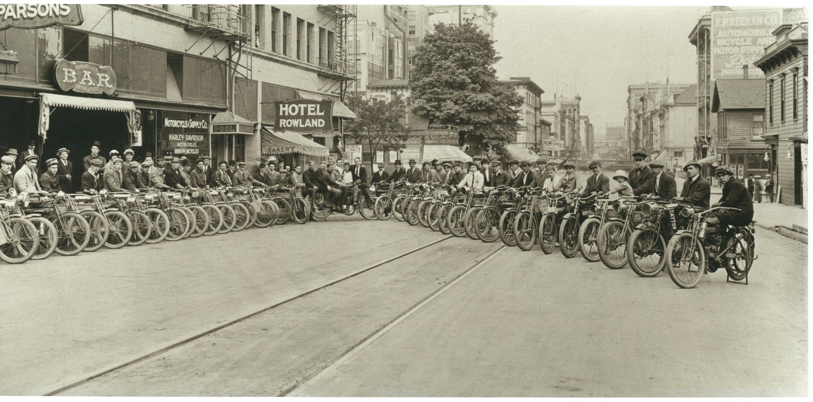 albert-e-davis-on-harley-c1912.jpg