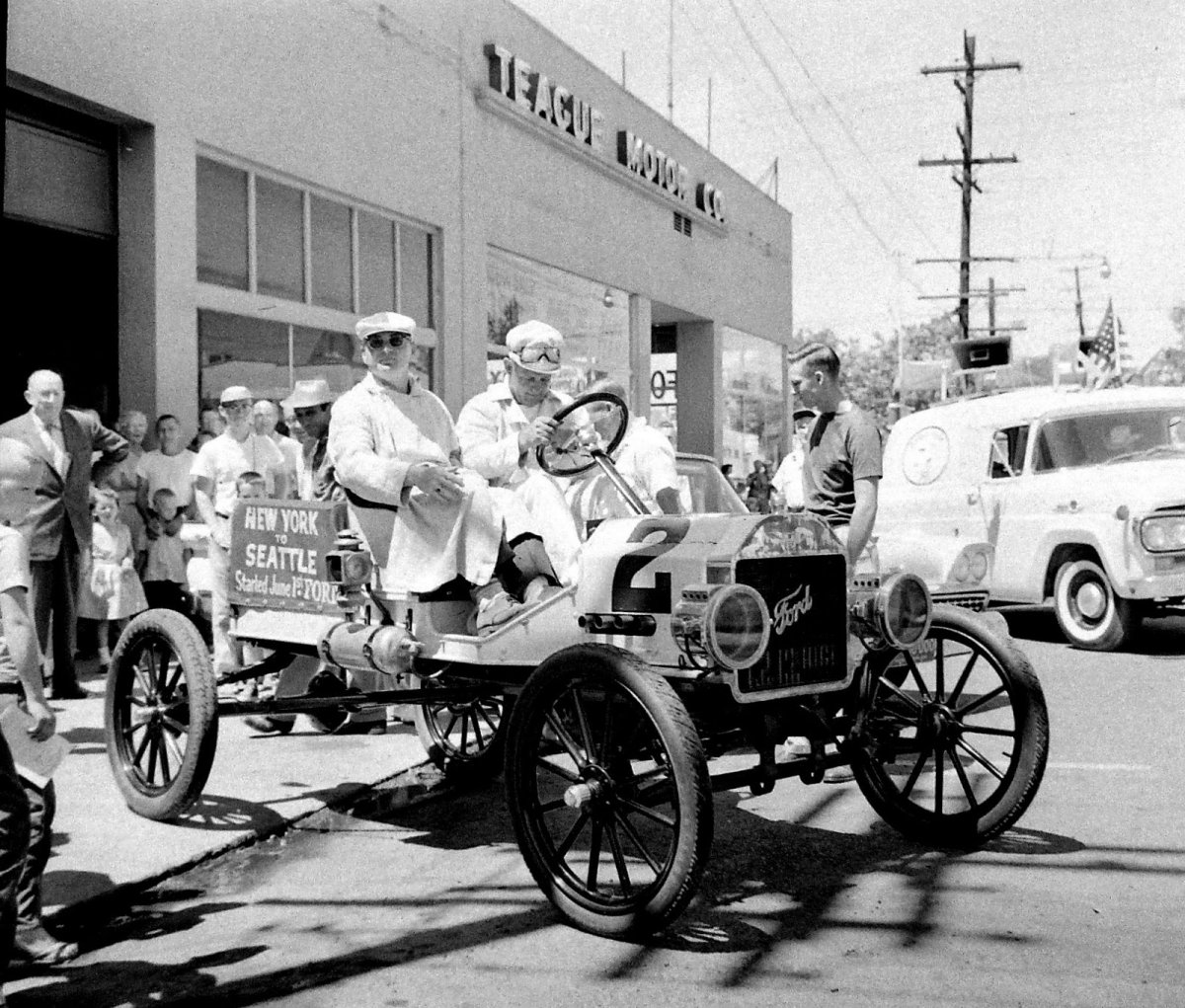 Antique Ford car visits Teague Auto, Jun 21 1959 (3).JPG