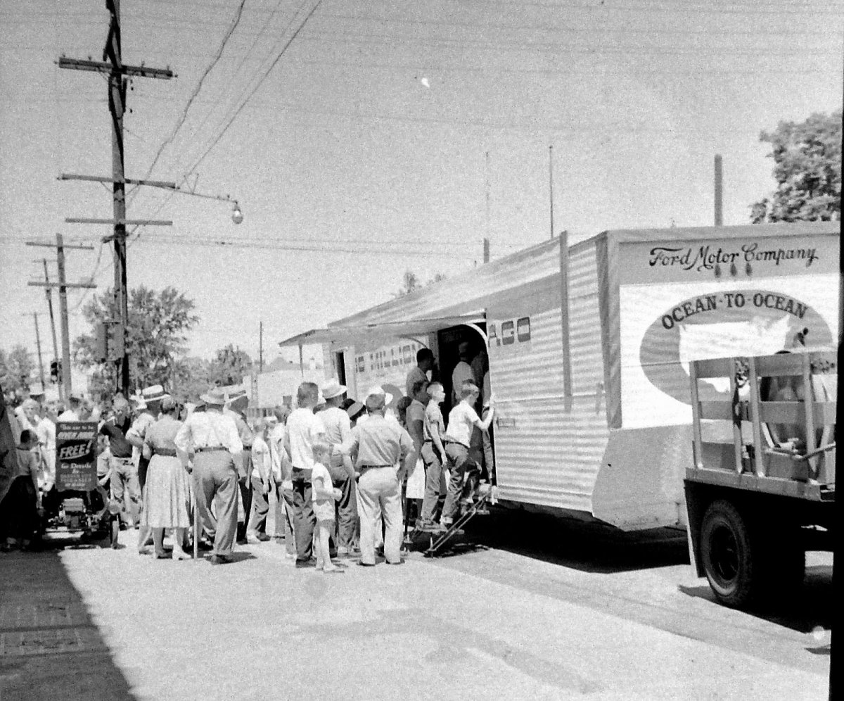 Antique Ford car visits Teague Auto, Jun 21 1959 (4).JPG