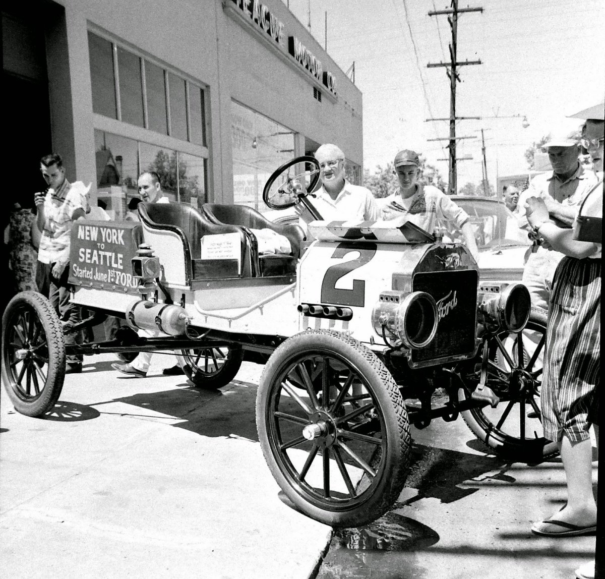 Antique Ford car visits Teague Auto, Jun 21 1959 (7).JPG