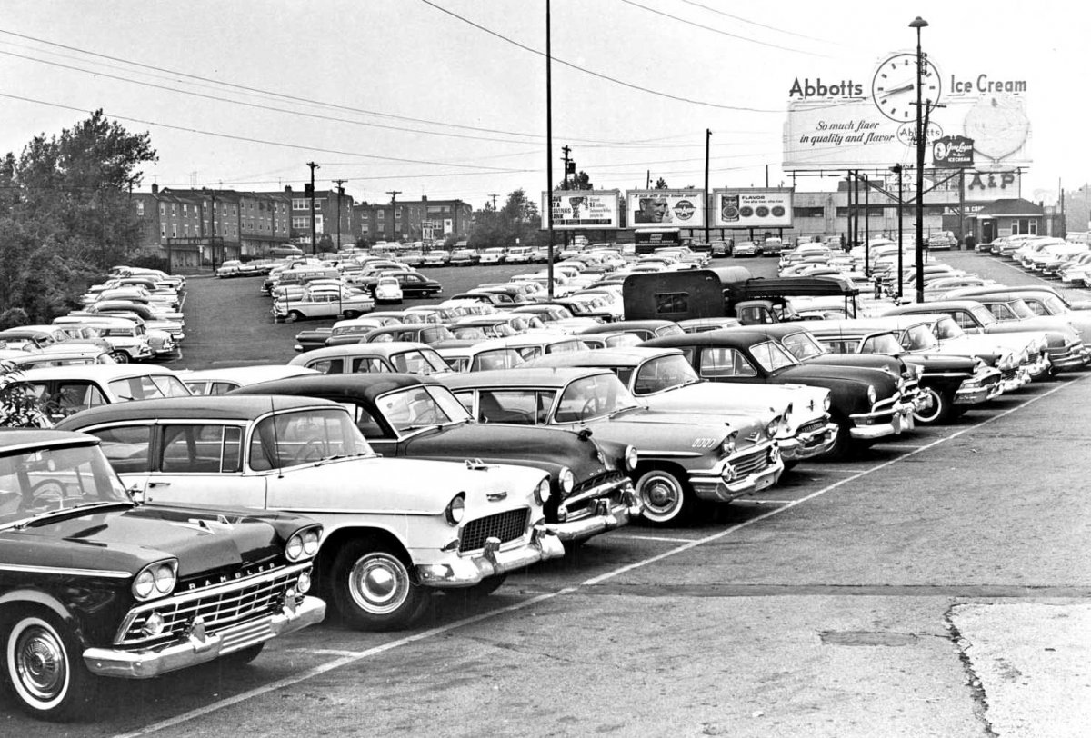 AP-Super-market-parking-lot-circa-1960-1950s-and-1960s-automobiles.jpg