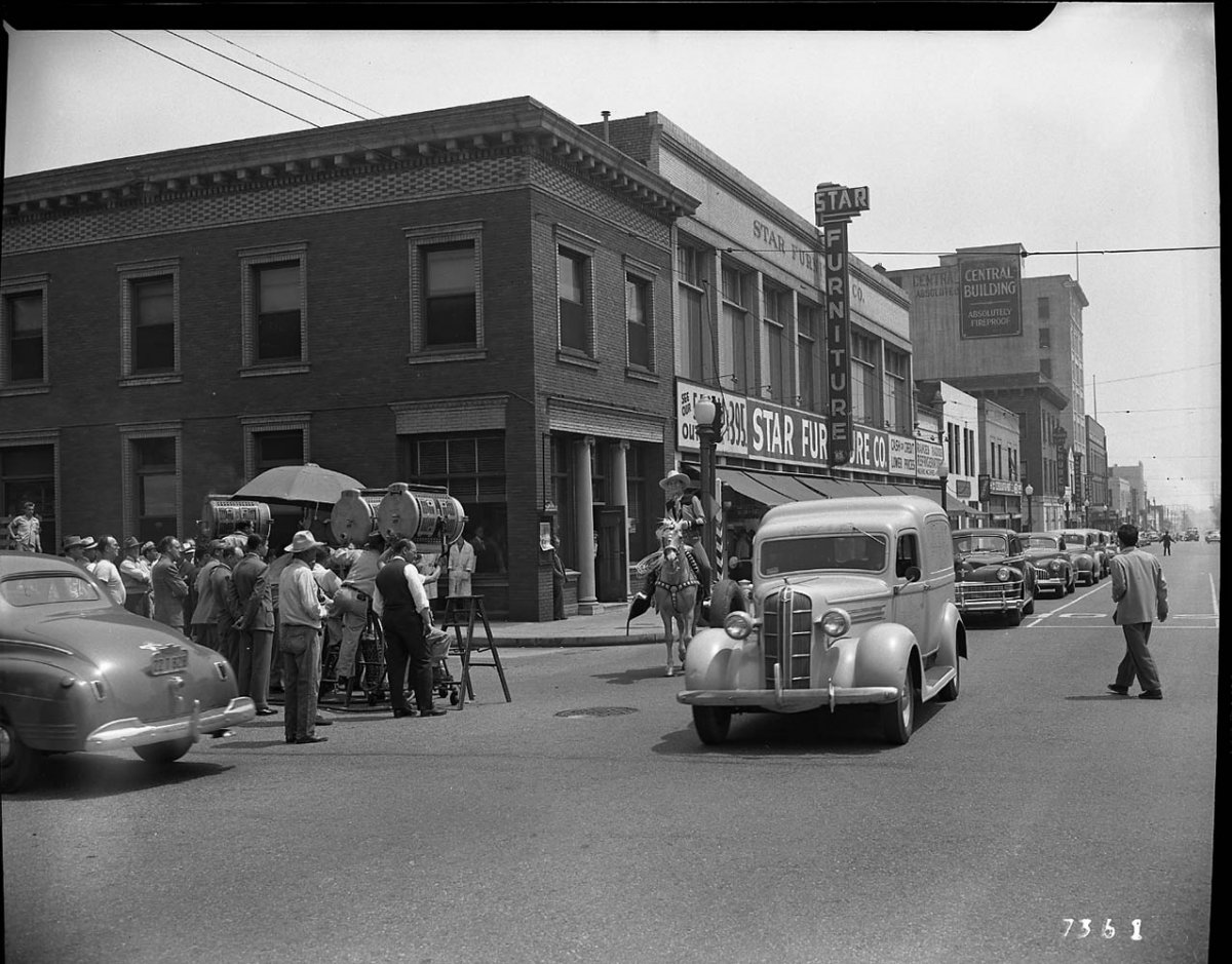 Archives_Hawkins-Photo-Collection_2690-Making-movies-in-Pasadena-1947-2.jpg