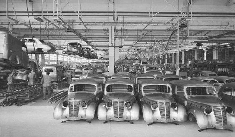 assembly line 1937 Ford.jpg
