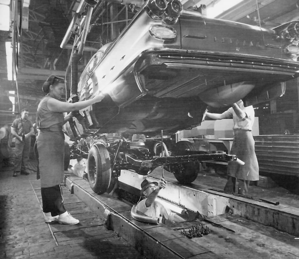 assembly line 1958 Pontiac body drop.jpg