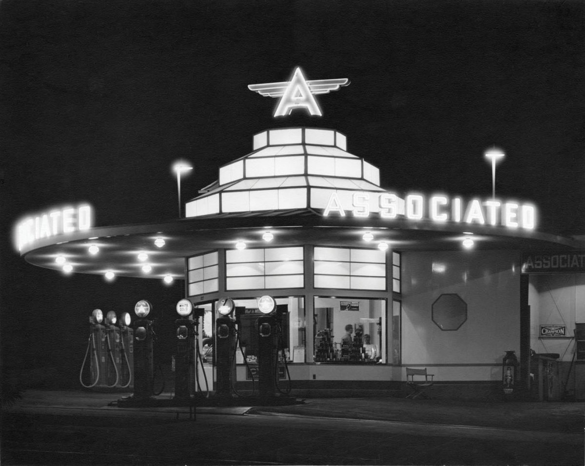 Associated_Gas_Station_ca1930s.jpg