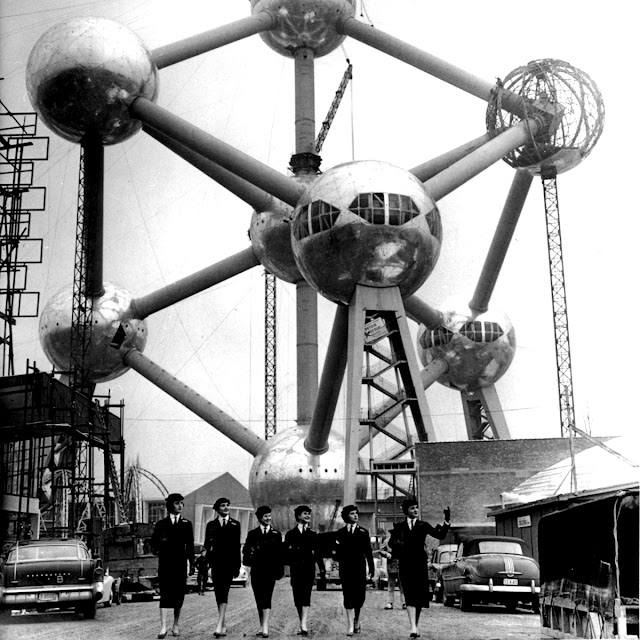 atomium-under-construction-4.jpg