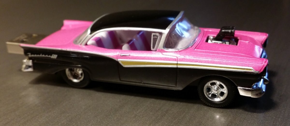 autodrive_1957_ford_fairlane_pink.jpg