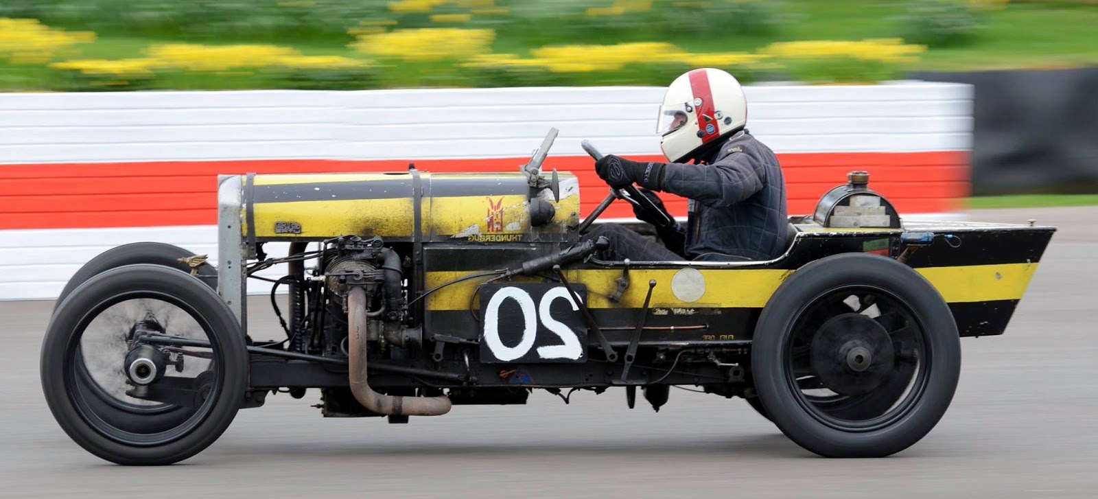 Axle in front of radiator 17.jpg