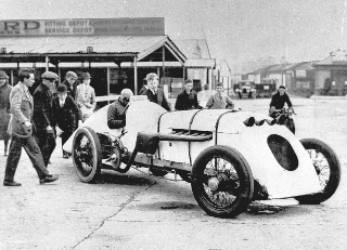 babs-parry-thomas-in-brooklands-paddock-1926-b-2818-p.jpg