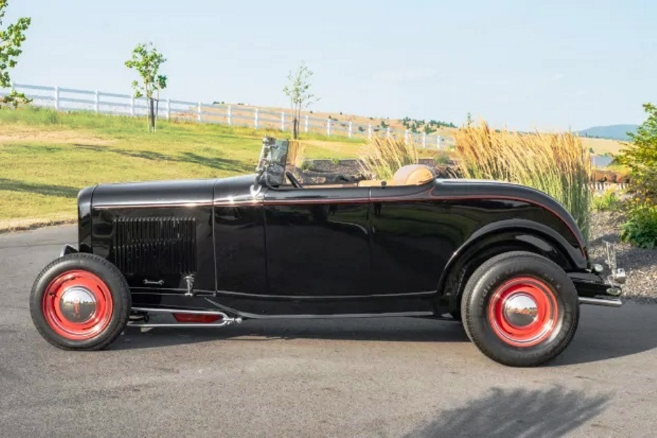 BaT - 1932 Ford (Brookville) Roadster with flathead.jpg