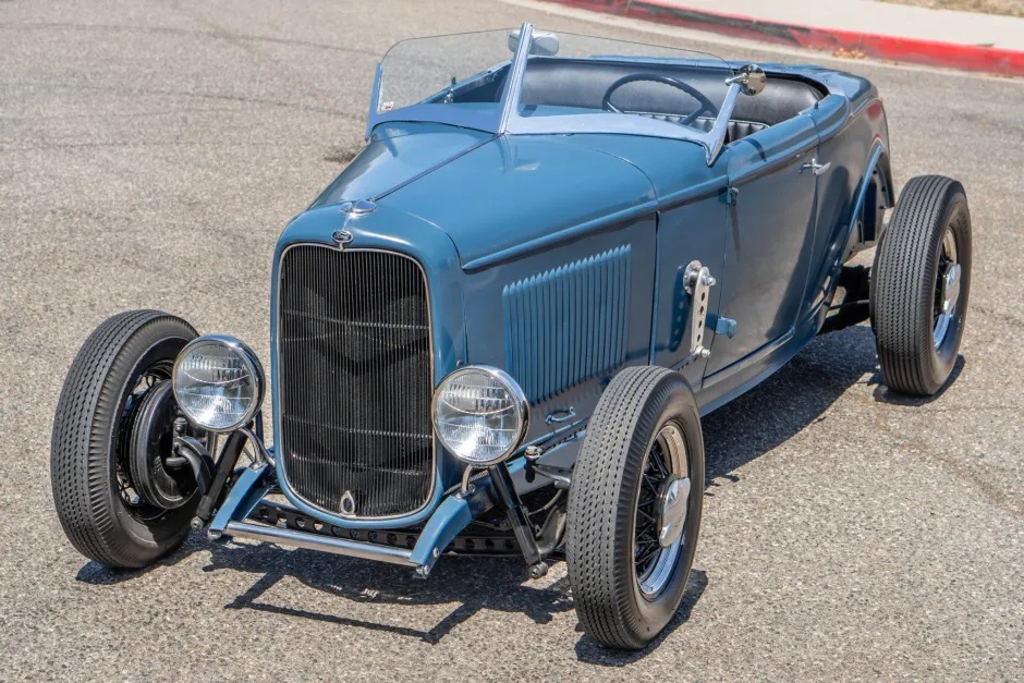 BAT - 1932 Ford Roadster.jpg