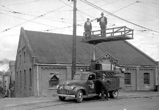 BC Electric line truck 1944.jpg